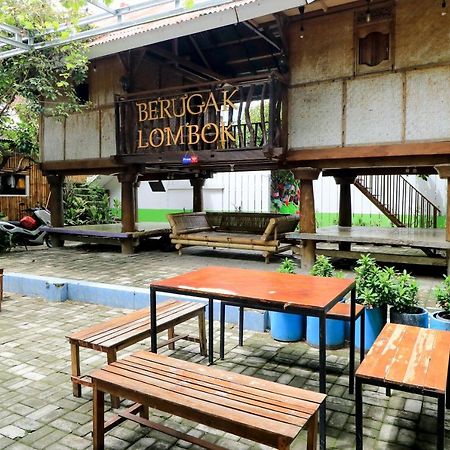 Guest House Rumah Lombok Syariah มาตารัม ภายนอก รูปภาพ