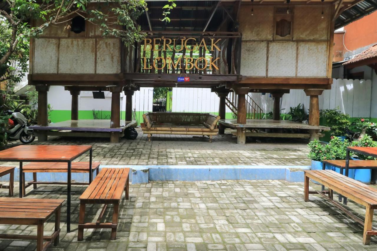 Guest House Rumah Lombok Syariah มาตารัม ภายนอก รูปภาพ